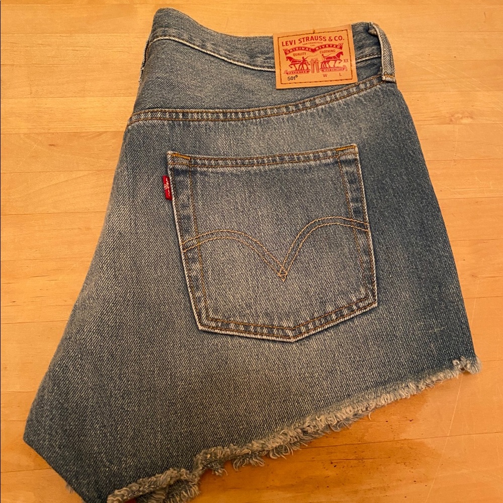 Levi’s - Picture 1 of 3